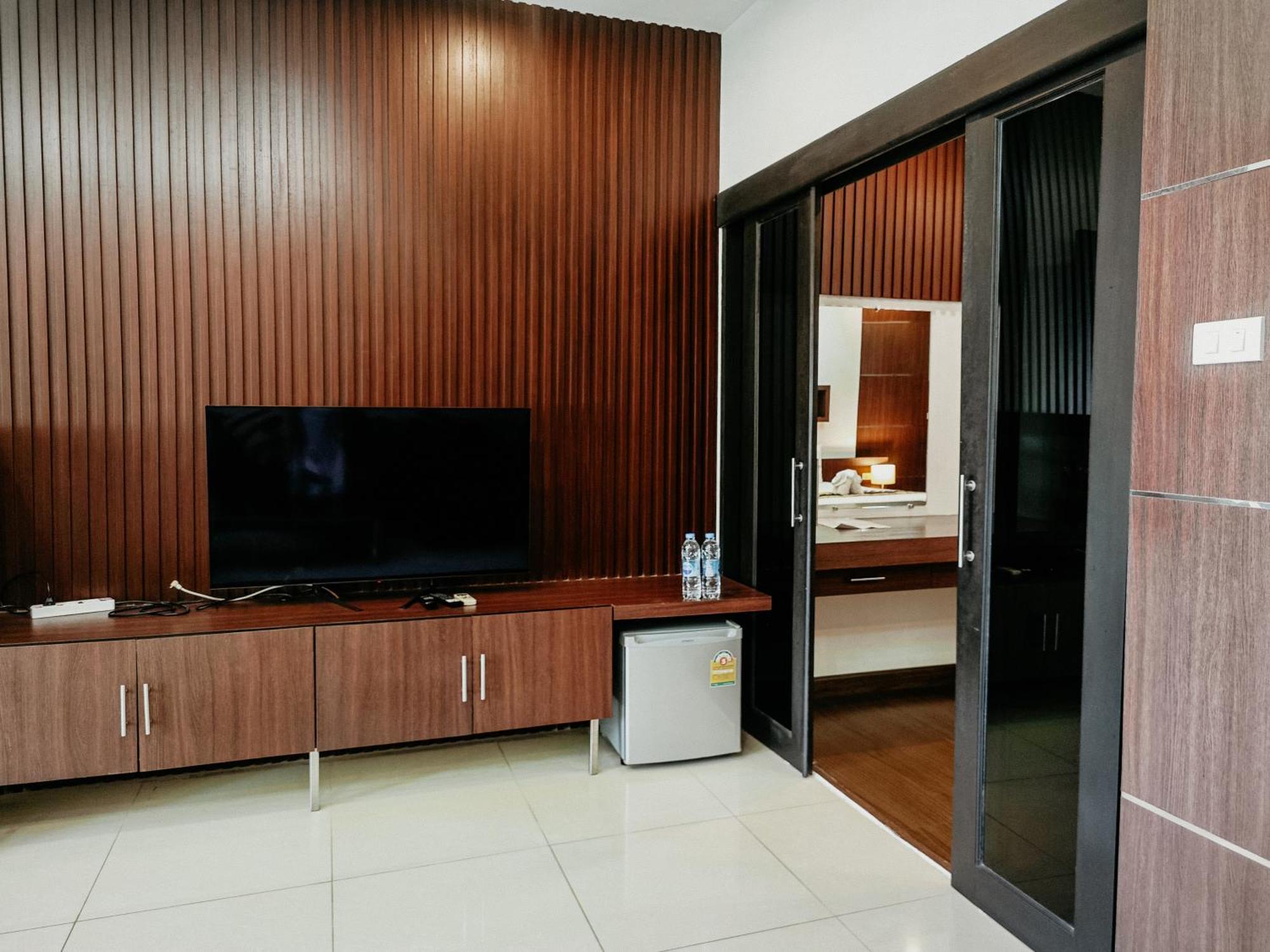 ราไวย์ แกรนด์ เฮ้าส์ Hotel Rawai ภายนอก รูปภาพ