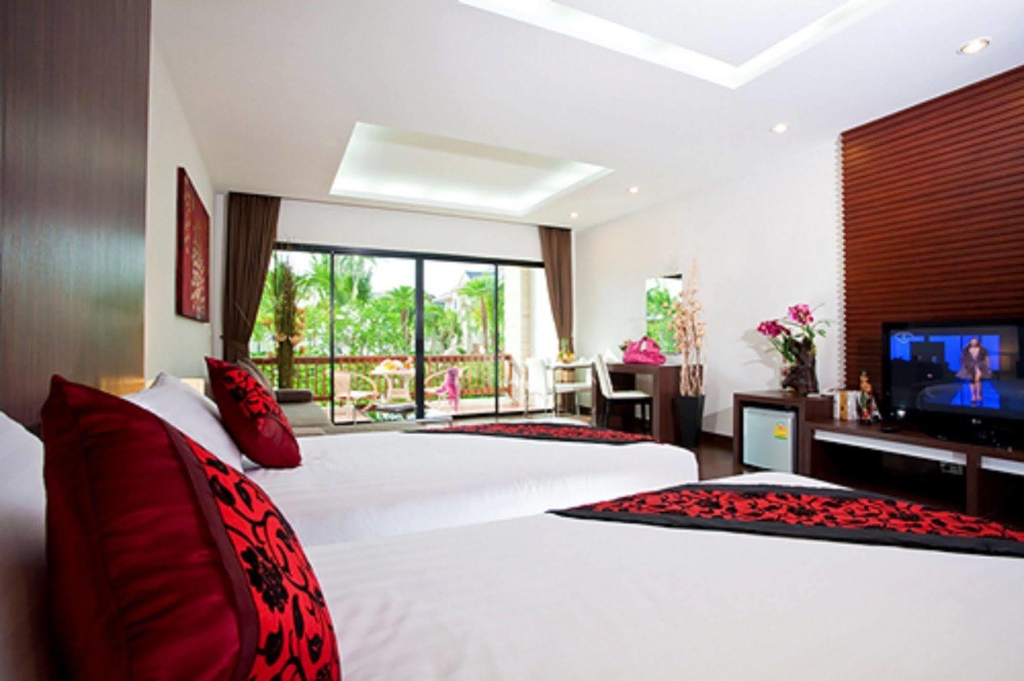 ราไวย์ แกรนด์ เฮ้าส์ Hotel Rawai ภายนอก รูปภาพ
